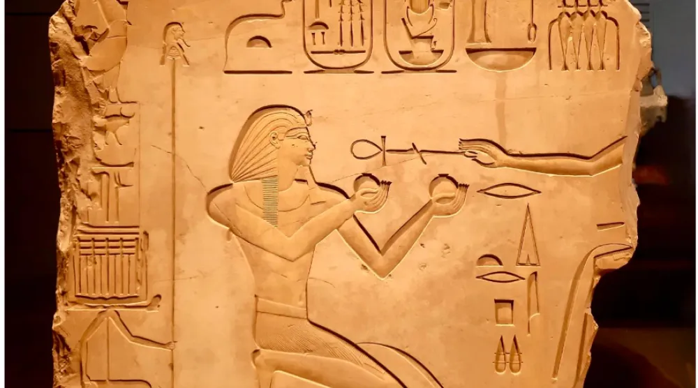 جدارية من عصر الملك تحتمس الثاني (المتحف المصري الكبير)