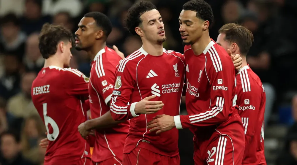 فرحة لاعبي ليفربول بالهدف الثاني (أ.ب)