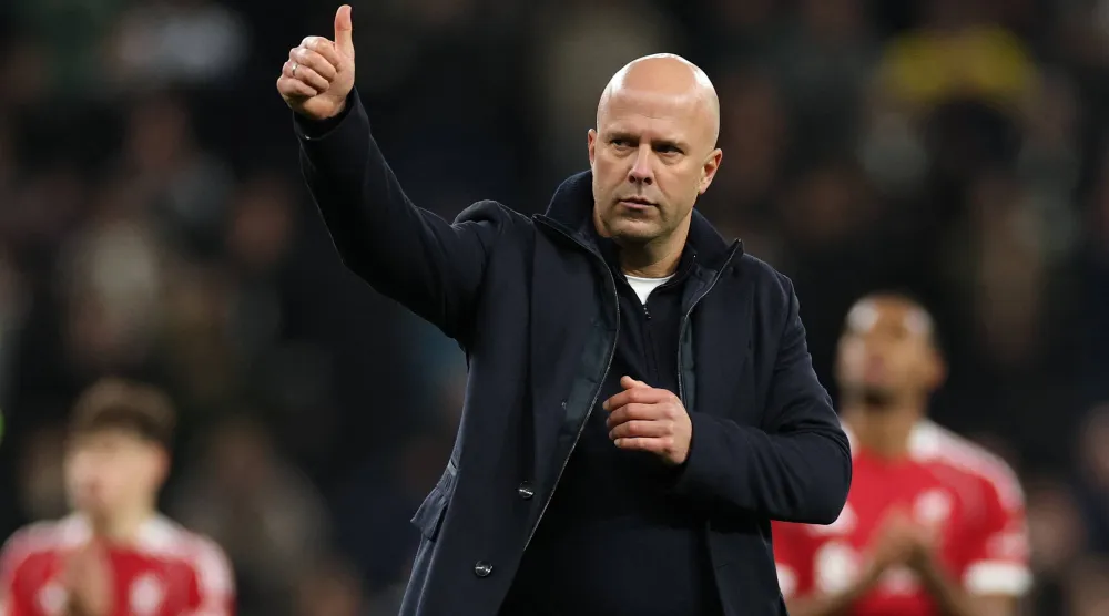 سلوت يرى أن أداء ليفربول بدا في التحسن (رويترز)