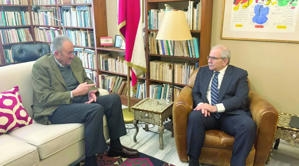 
رئيس الحكومة نواف سلام مستقبلاً رئيس الوفد اللبناني في لجنة الميكانيزم سيمون كرم (رئاسة الحكومة)