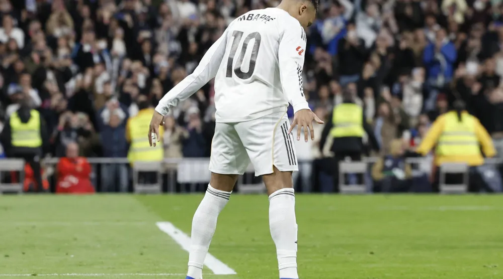 مبابي يؤدي احتفالية رونالدو الشهيرة (أ.ف.ب)