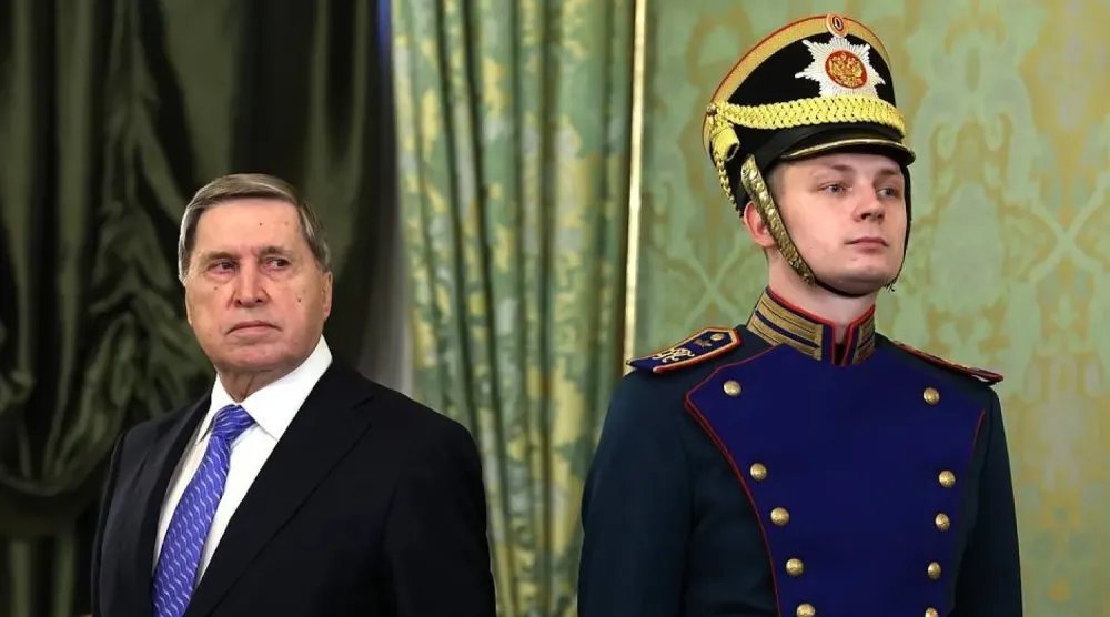 Rusya Devlet Başkanı Vladimir Putin'in Dış Politika Danışmanı Yuri Ushakov (solda), Kremlin'deki bir etkinliğe katılımı sırasında (DPA)