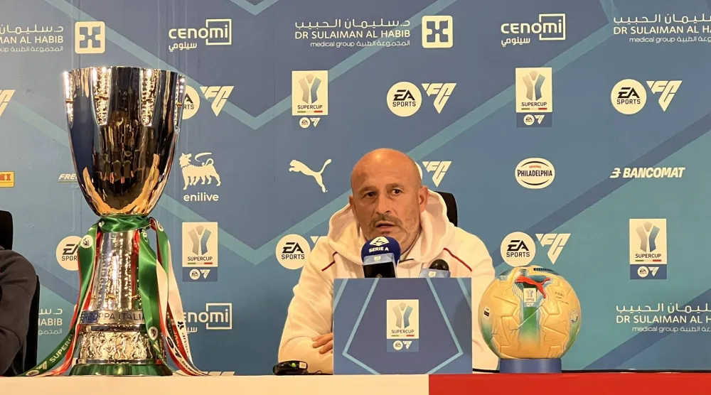 فينشينزو إيتاليانو مدرب فريق بولونيا الإيطالي (الشرق الأوسط)