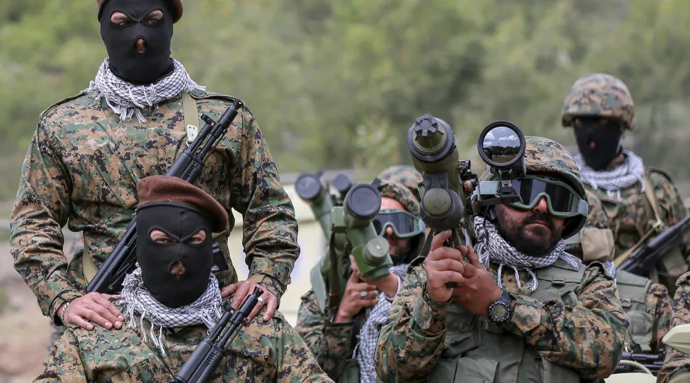 عناصر من «حزب الله» خلال مناورة عسكرية بجنوب لبنان في مايو 2023 (د.ب.أ)