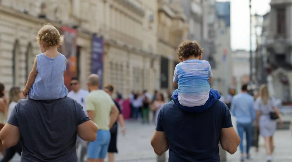 7 أمور تجعل أطفالك قريبين منك حين يكبرون