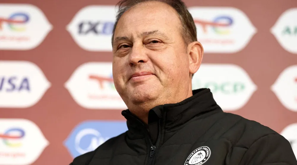 ماريو مارينيكا المدير الفني لمنتخب زيمبابوي (أ.ف.ب)