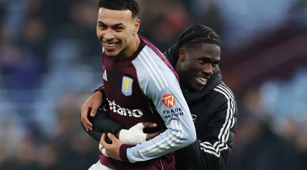 مورغان روجرز قاد أستون فيلا للفوز على مان يونايتد (رويترز)