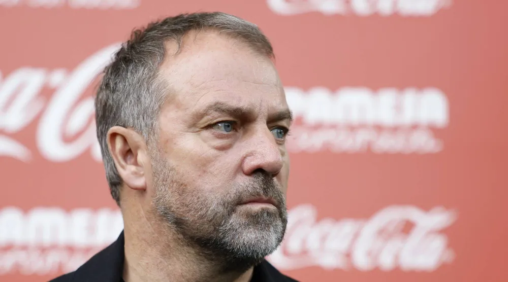 هانزي فليك مدرب برشلونة (إ.ب.أ)