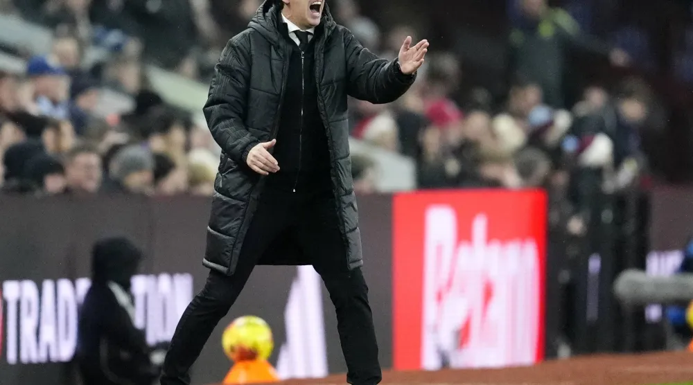 أوناي إيمري المدير الفني لفريق أستون فيلا (د.ب.أ)