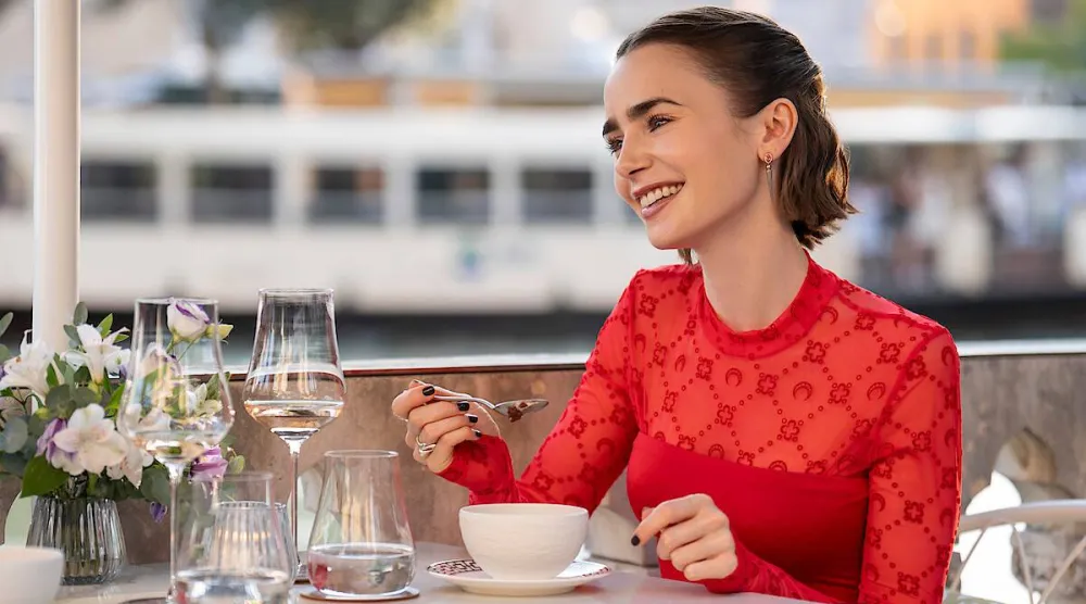 إميلي تتنقّل بين روما وباريس في الموسم الخامس من المسلسل (نتفليكس)