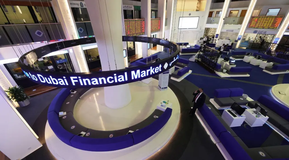 صورة عامة من داخل مقر بورصة دبي (رويترز)
