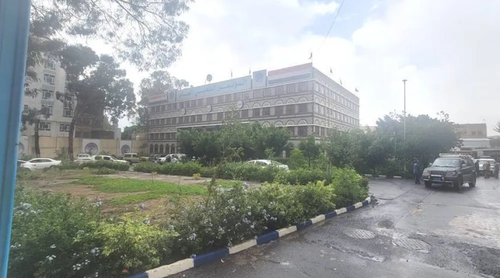 مبنى اللجنة الدائمة التابع لحزب «المؤتمر الشعبي» في صنعاء (الشرق الأوسط)