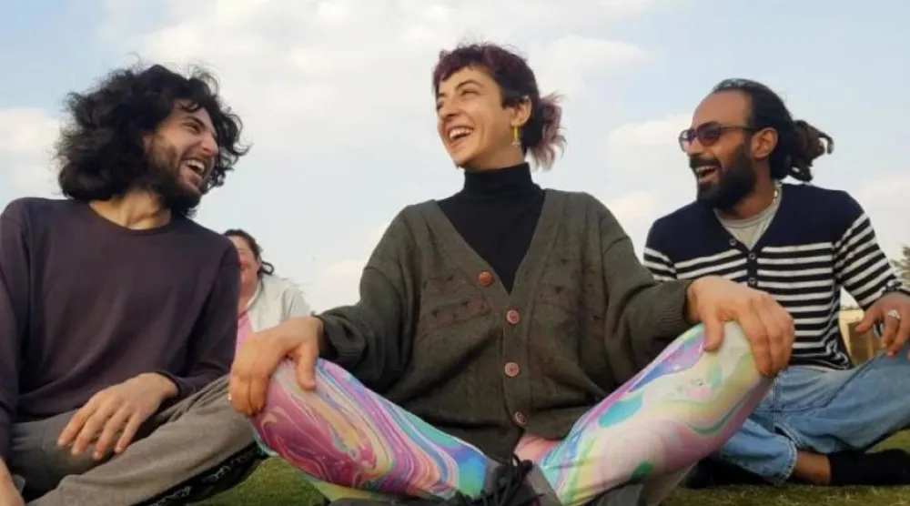 الضحك له فوائد صحية كثيرة (رويترز)