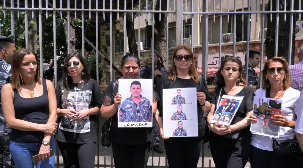 من اعتصام سابق لأهالي ضحايا انفجار مرفأ بيروت (أرشيفية - الشرق الأوسط)