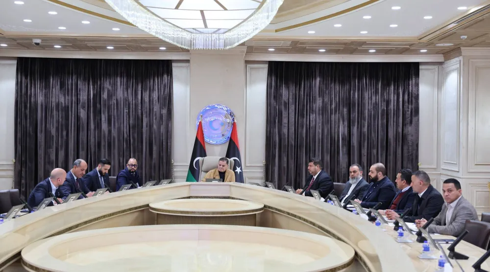 رئيس حكومة «الوحدة» عبد الحميد الدبيبة في اجتماع مع مسؤولي المؤسسة الوطنية للنفط - 14 ديسمبر (مكتب الدبيبة)