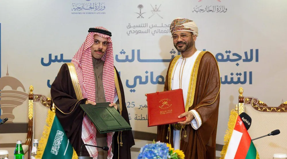 وزير الخارجية السعودي ونظيره العماني خلال الاجتماع التنسيقي (واس)