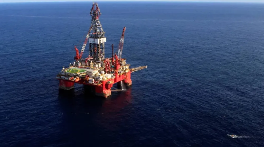 منصة نفطية في المياه العميقة بخليج المكسيك (رويترز)