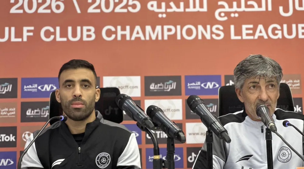 حمد الله رفقة ألغواسيل في المؤتمر الصحافي (الشرق الأوسط)