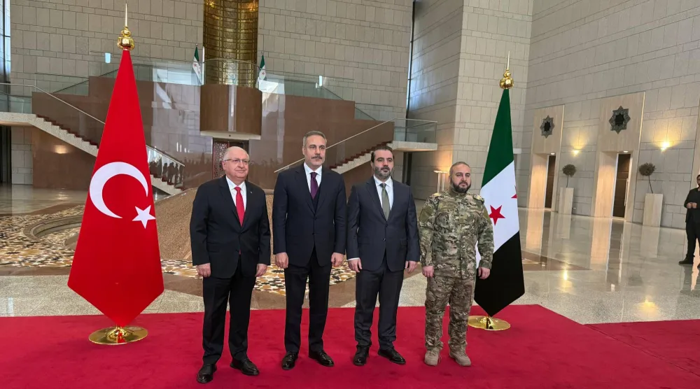وزراء الخارجية والدفاع السوريون والأتراك خلال لقائهم في دمشق (الدفاع التركية - إكس)