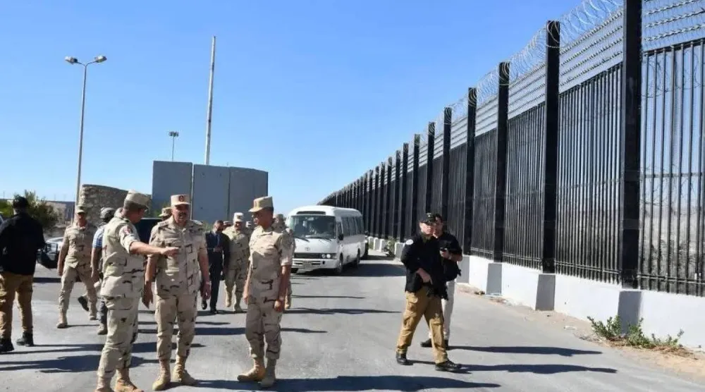 رئيس أركان الجيش المصري قرب حدود إسرائيل نهاية العام الماضي (المتحدث العسكري المصري)