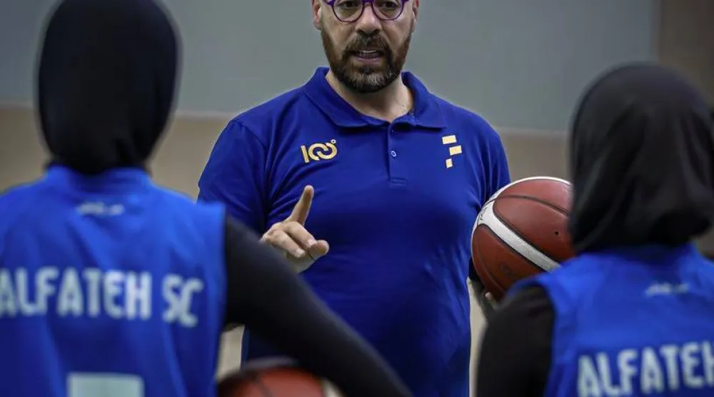 المصري محمد عبد الحليم محمد المدير الفني لفريق السيدات لكرة السلة (نادي الفتح)