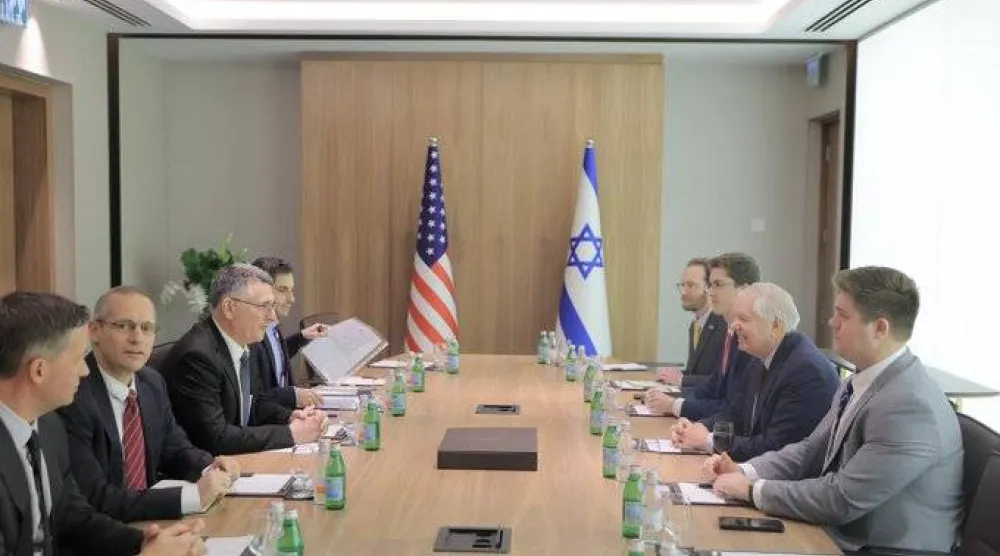 صورة نشرها وزير الخارجية الإسرائيلي جدعون ساعر على منصة «إكس» من محادثاته مع السيناتور ليندسي غراهام