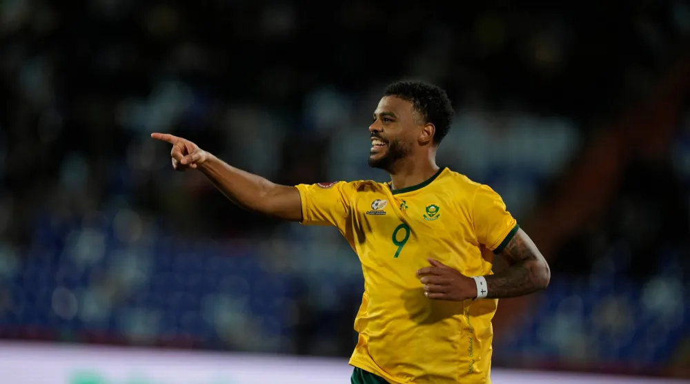 لايل فوستر يحتفل بهدفه الرائع في مرمى أنغولا (أ.ب)