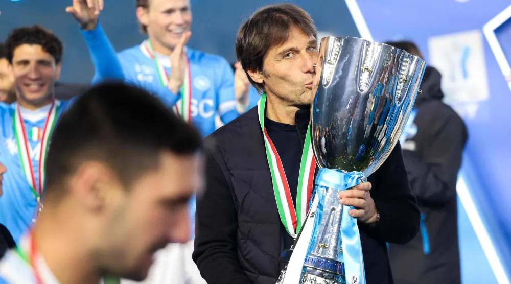 أنطونيو كونتي مدرب فريق نابولي الإيطالي (أ.ف.ب) 