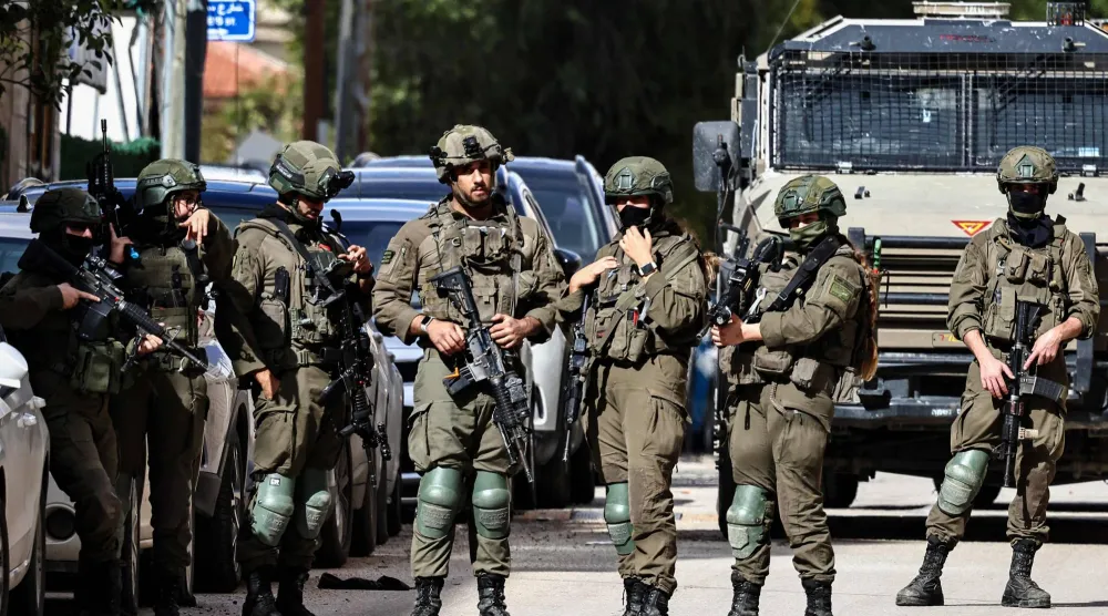 جنود إسرائيليون خلال دورية في رام الله (أ.ف.ب)