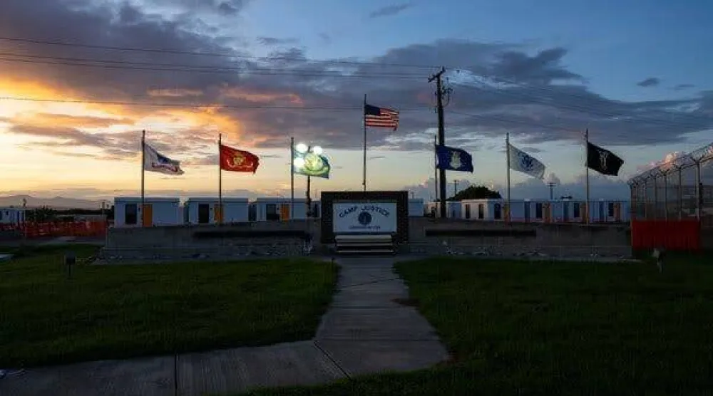 مدخل محكمة «غوانتانامو» (أ.ب)