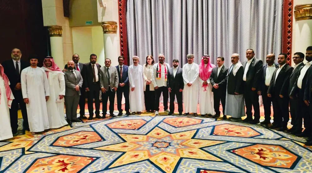 جانب من المشاركين في مشاورات مسقط بشأن المحتجزين والأسرى اليمنيين (إكس)