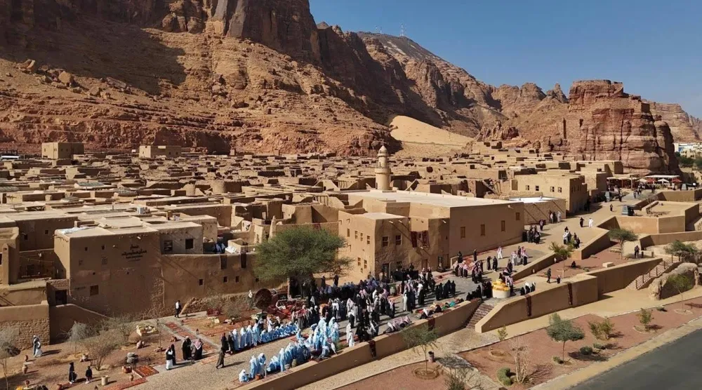 أهالي العُلا يحتفون بفعالية «الطنطورة» تقليداً ثقافياً ارتبط بتنظيم المواسم وبداية مربعانية الشتاء (واس)