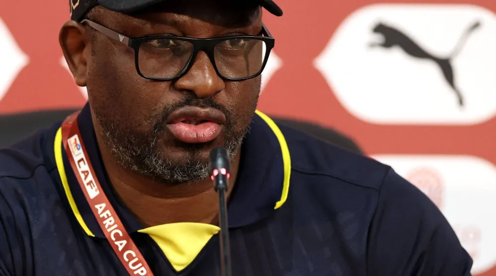 تييري مويوما المدير الفني لمنتخب الغابون (أ.ف.ب)