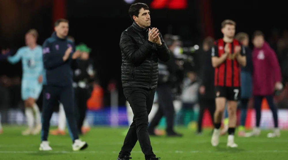 الإسباني أندوني إيرولا مدرب بورنموث (رويترز)