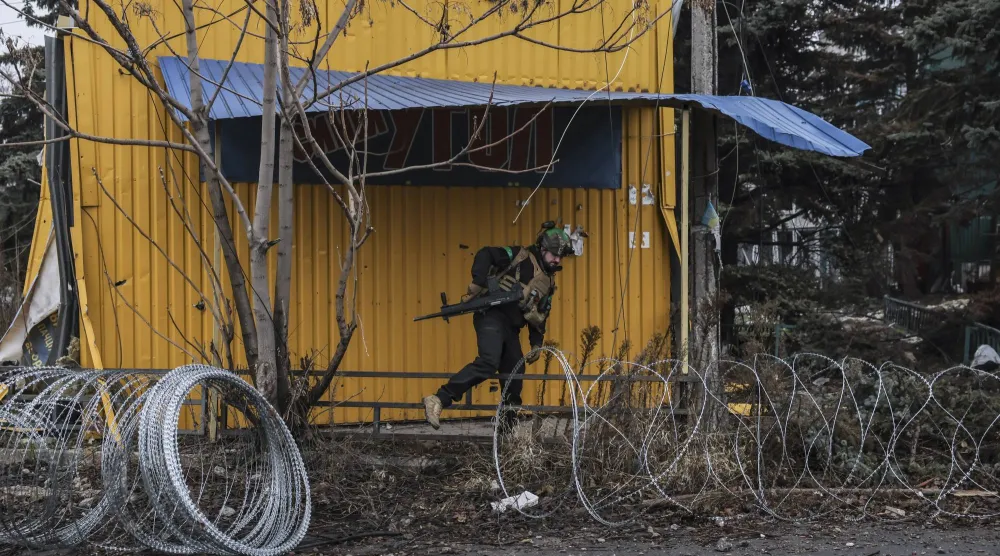 صورة للواء الآلي الرابع والعشرين التابع للقوات المسلحة الأوكرانية في 22 ديسمبر 2025 تُظهر الدمار الذي لحق بمدينة كوستيانتينيفكا في منطقة دونيتسك أوكرانيا (إ.ب.أ)