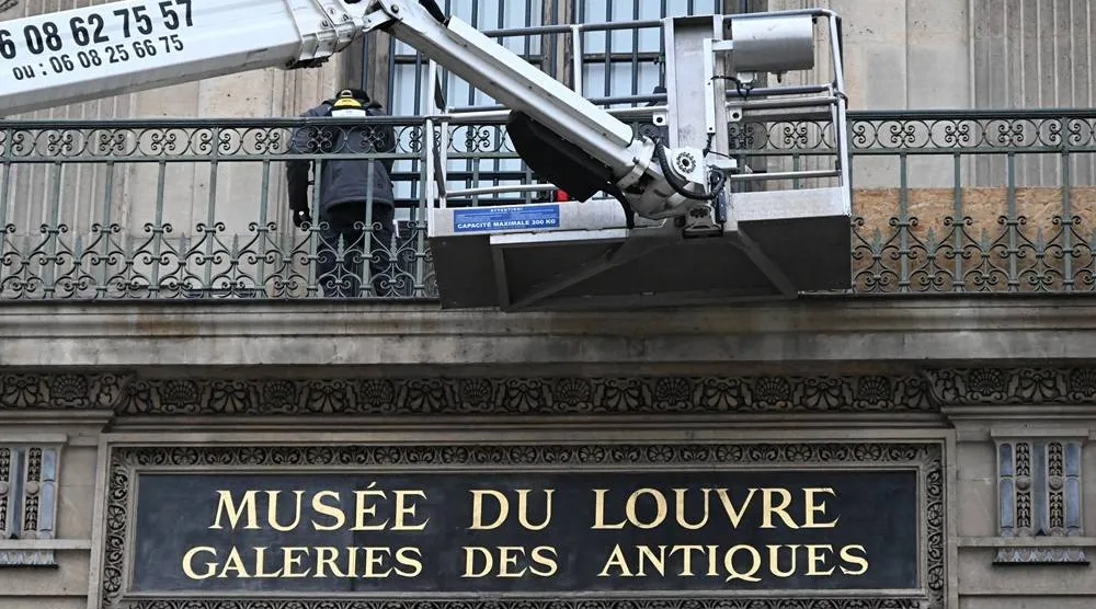  Workers install metal security bars over the window where thieves broke into the Louvre museum on Oct.19, Tuesday Dec.23, 2025 in Paris. (AP) 
