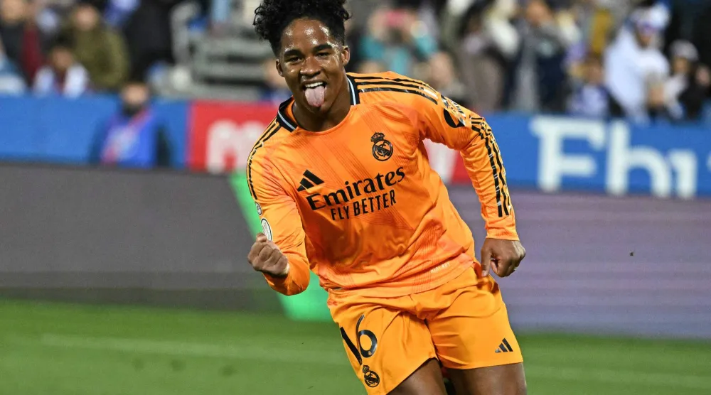 البرازيلي إندريك أعير لليون (أ.ف.ب)