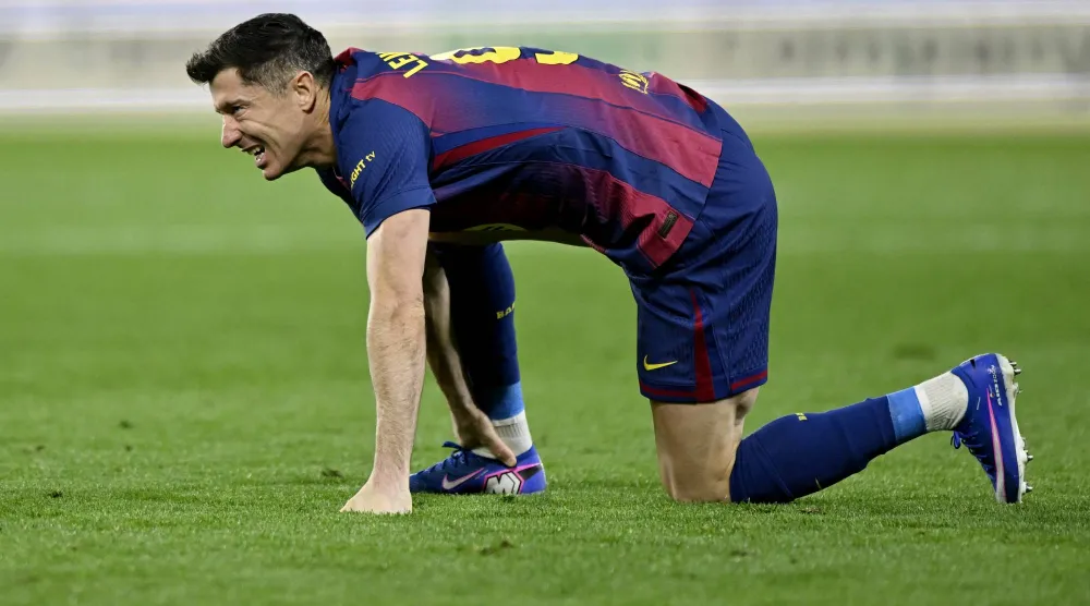 روبرت ليفاندوفسكي مهاجم برشلونة (رويترز)