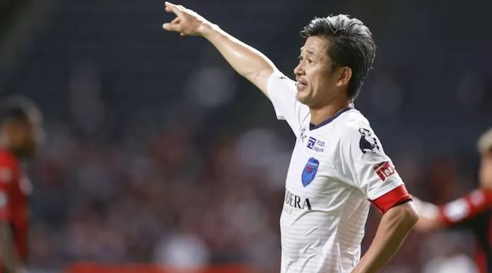 الأسطورة الياباني كازويوشي ميورا (رويترز)