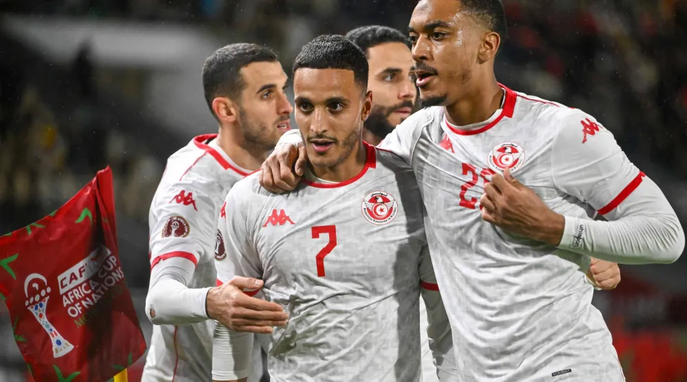 اجتفالية لاعبي تونس بالثلاثية بمرمى أوغندا (أ.ف.ب)