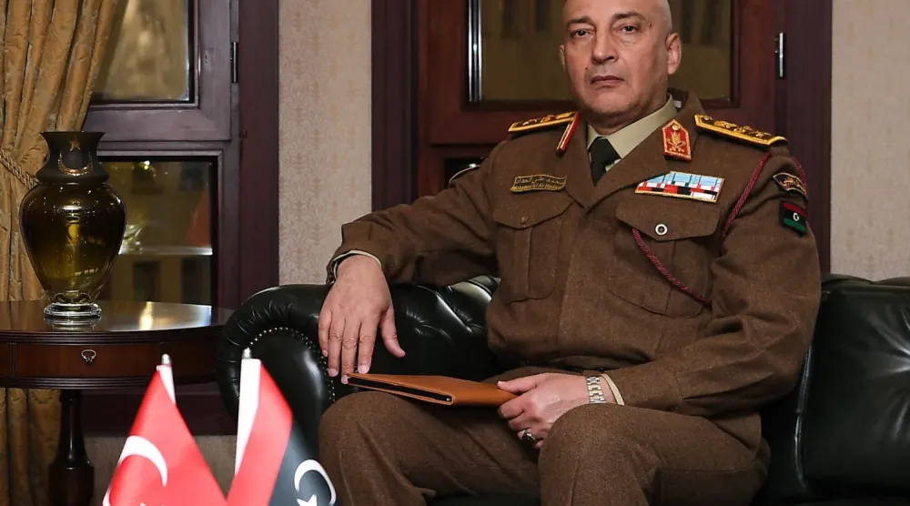 Dibeybe hükümetine bağlı kuvvetlerin Genelkurmay Başkanı Korgeneral Muhammed el-Haddad, Ankara'da Savunma Bakanı ile yaptığı görüşmede, (Türk Savunma Bakanlığı)