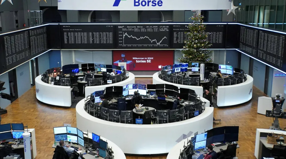 مخطط مؤشر الأسهم الألماني «داكس» ببورصة فرنكفورت (رويترز)