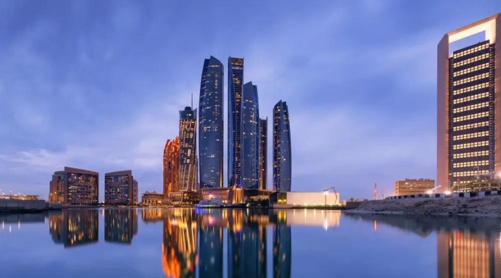 «القابضة» تتخذ من العاصمة الإماراتية أبوظبي مقراً لها (الشرق الأوسط)