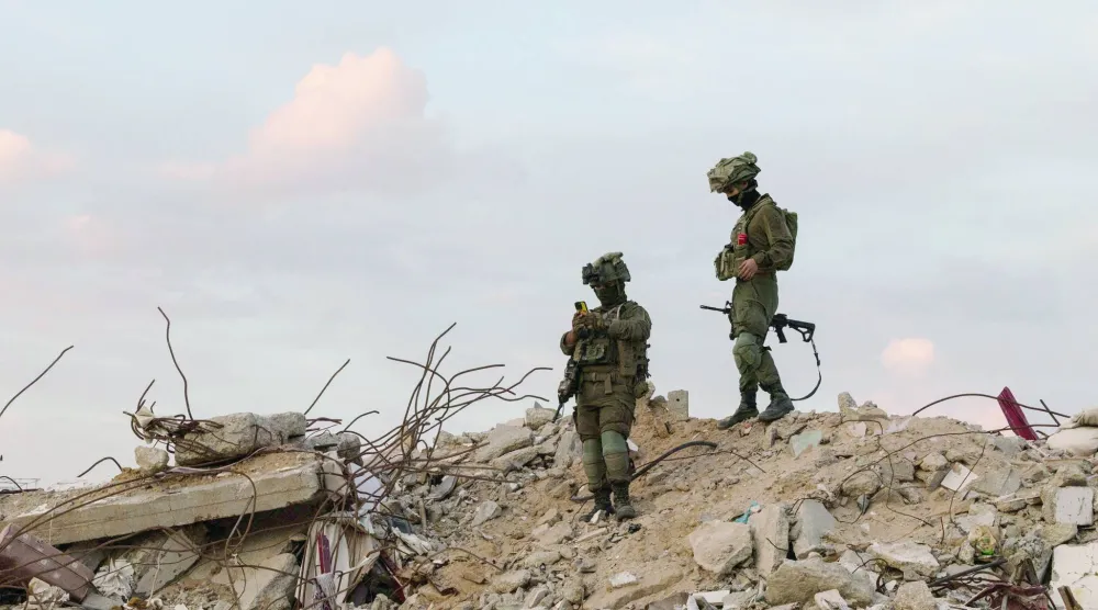 جنديان إسرائيليان في رفح جنوب قطاع غزة (رويترز)