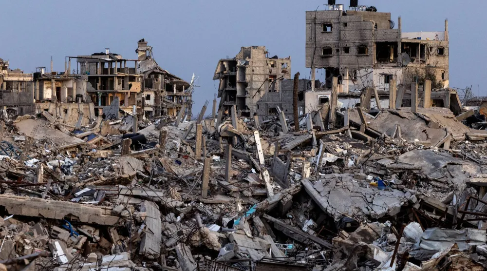 «حماس» تقول إن المساعدات الإغاثية التي تدخل قطاع غزة لا ترقى للحد الأدنى من الاحتياجات (رويترز)