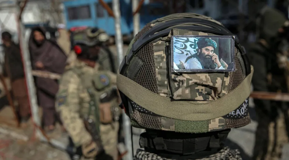 سعى مئات آلاف الأفغان الذين عملوا مع الولايات المتحدة إلى مغادرة البلاد (إ.ب.أ)