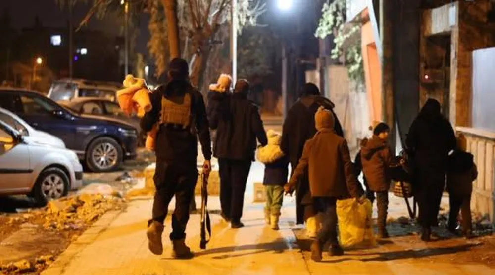 صورة نشرتها وزارة الداخلية للنزوح في حلب بعد الاشتباكات الأخيرة بين «قسد» والقوات السورية