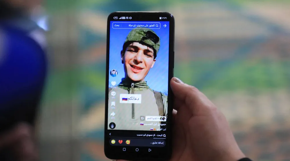 صورة منشورة على وسائل التواصل لعراقي يبلغ من العمر 24 عاماً فقدت عائلته الاتصال به بعد سفره إلى روسيا للانضمام إلى قواتها المسلحة (أ.ف.ب)