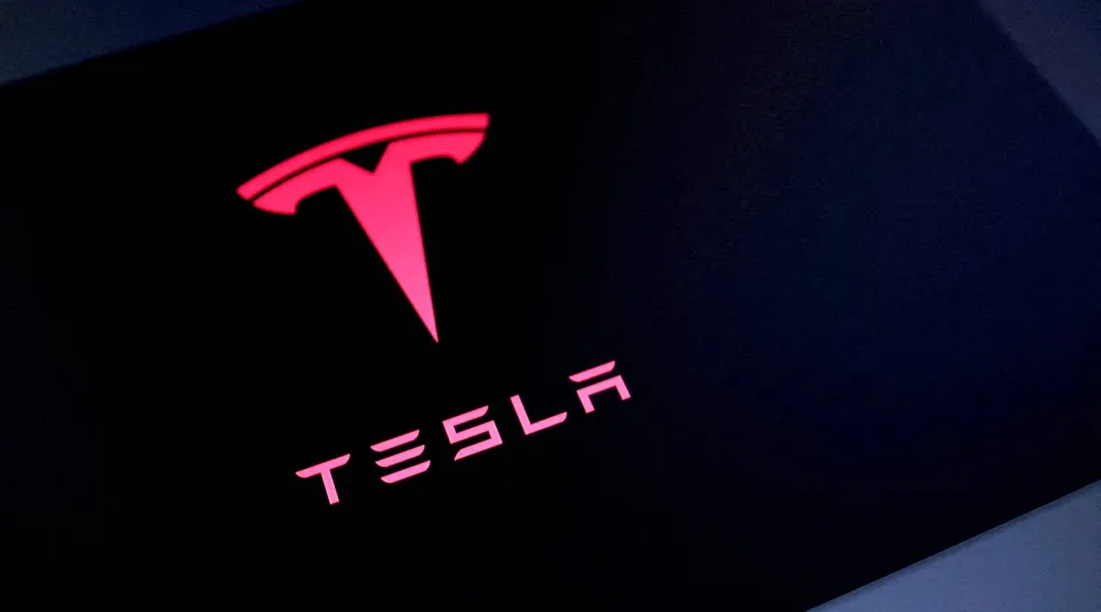 شعار تيسلا (رويترز)
