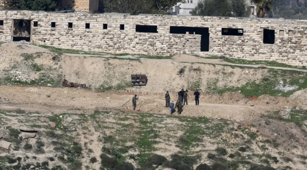 Batı Şeria’da Cenin kenti yakınlarında bulunan ve tahliye edilen İsrail yerleşimi Sanur’da İsrailli askerler (EPA)